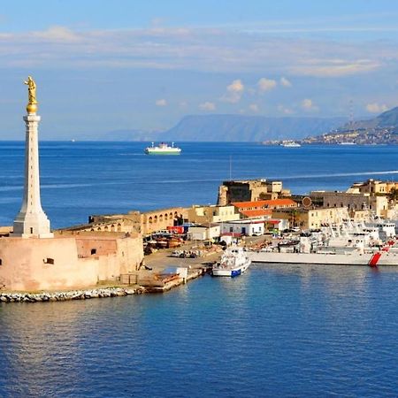 Erre Apartment Messina Bagian luar foto